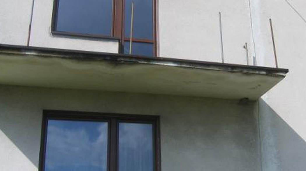 Jak naprawić przemarzający strop przy balkonie?