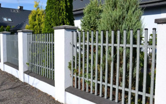 Jakiej klasy betonu użyć do wylania fundamentów ogrodzenia i na jaką głębokość go zalać?