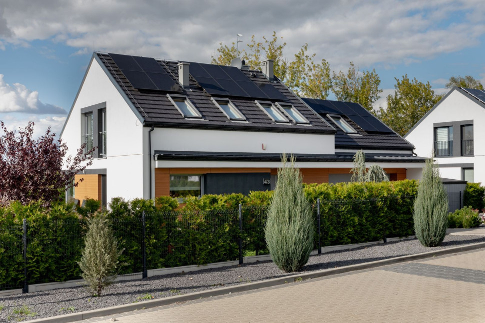 Dachówka ceramiczna Turmalin, marka Braas, kolor antracytowy