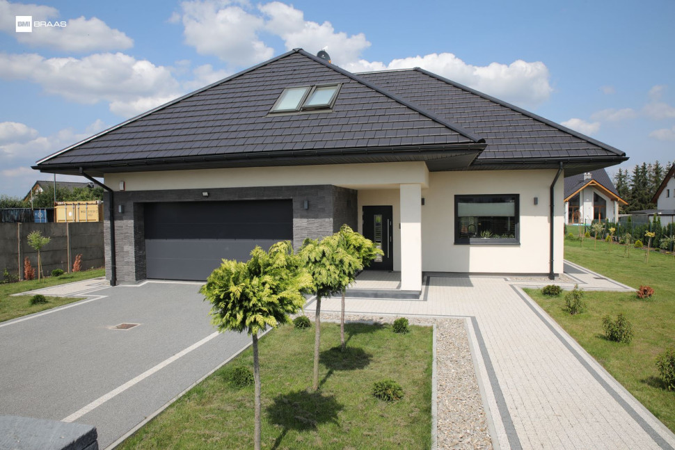 Dachówka ceramiczna Turmalin, marka Braas, kolor antracytowy