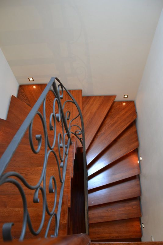 Patrząc z góry na zabiegowe schody, widzi się, jak nieduża jest dusza, czyli środkowy prześwit między zabiegowymi schodami