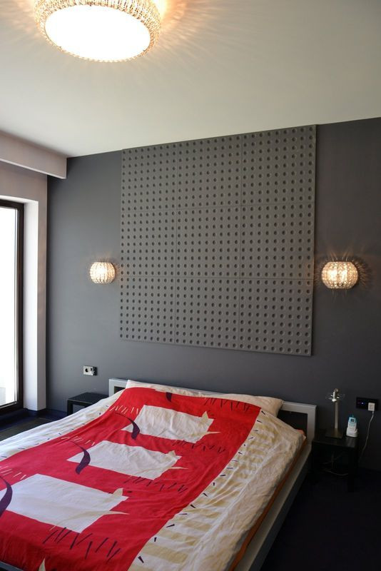 Dekoracja na ścianie w sypialni