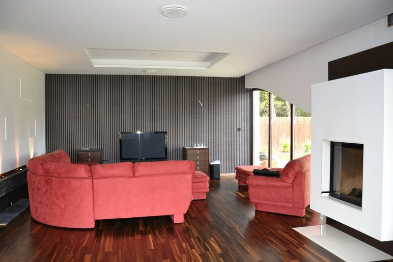 Dekoracje na ścianach w salonie i sypialni