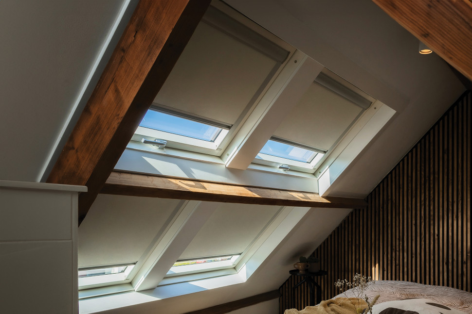 Okno dachowe FAKRO w sypialni na poddaszu