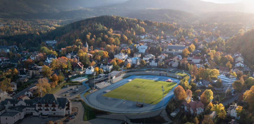 Stadion im. Ireny Szewińskiej to nowoczesny obiekt z dostępnymi licznymi udogodnieniami.