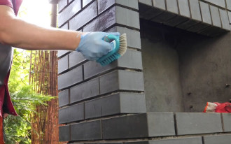 Twój grill marzeń z cegieł klinkierowych: Prosty przewodnik w 6 krokach!