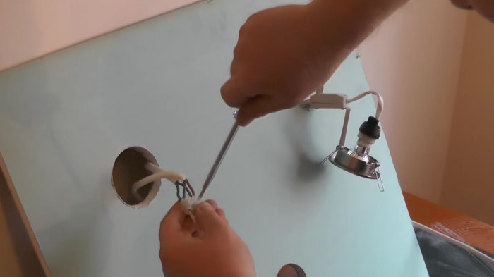 Halogeny w karton-gipsie: Jak zrobić to samemu?