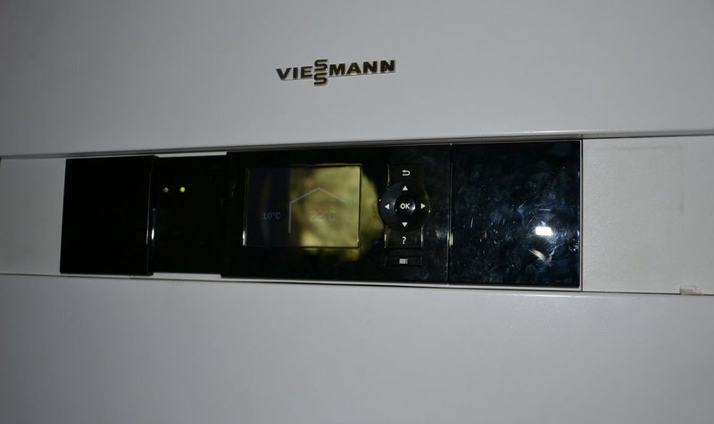 Panel sterowania z wyświetlaczem, na pompie ciepła