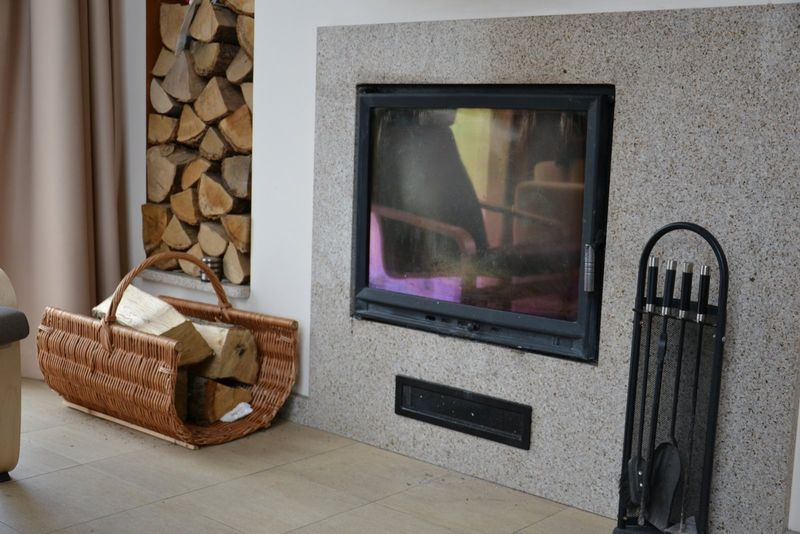 Kominek z płaszczem wodnym ma moc 18 kW