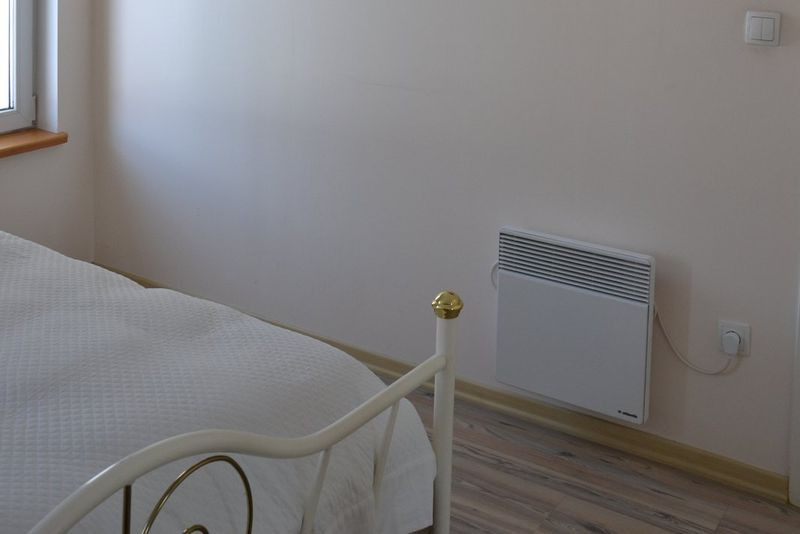 Grzejnik konwektorowy w sypialni