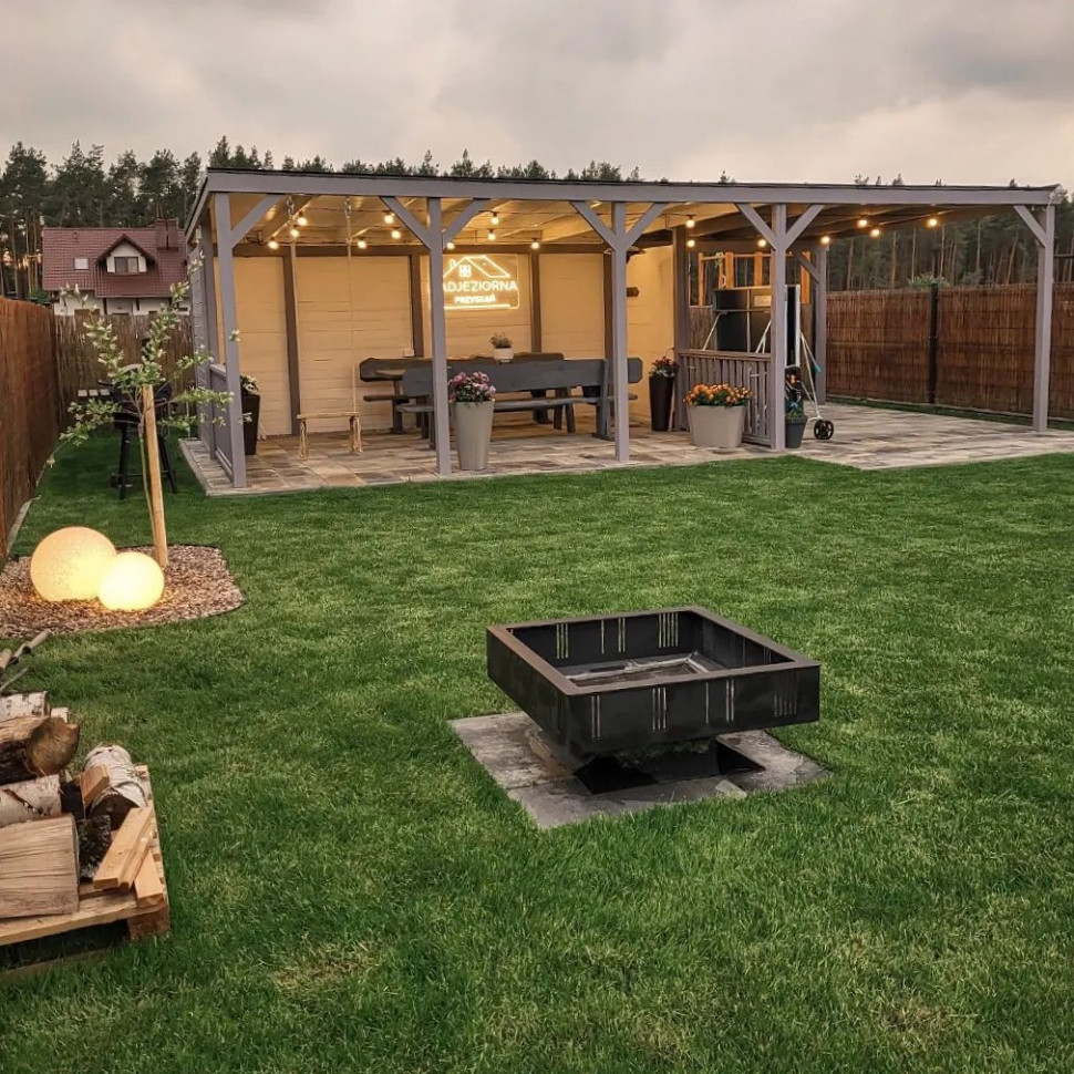 Profesjonalny grill ogrodowy z paleniskiem na drewno Quadroom