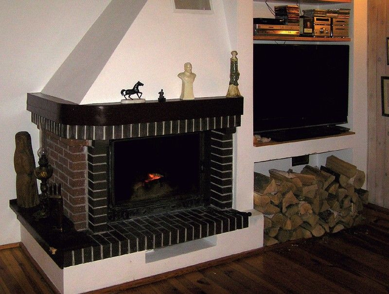 Kominek na drewnianym szkielecie