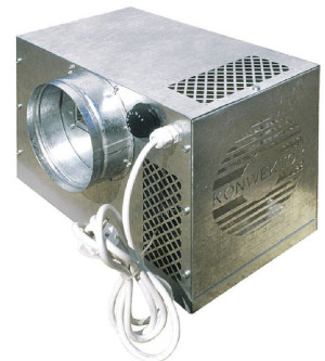 Wentylator tłoczy do wybranych pomieszczeń ogrzane wokół wkładu kominkowego powietrze