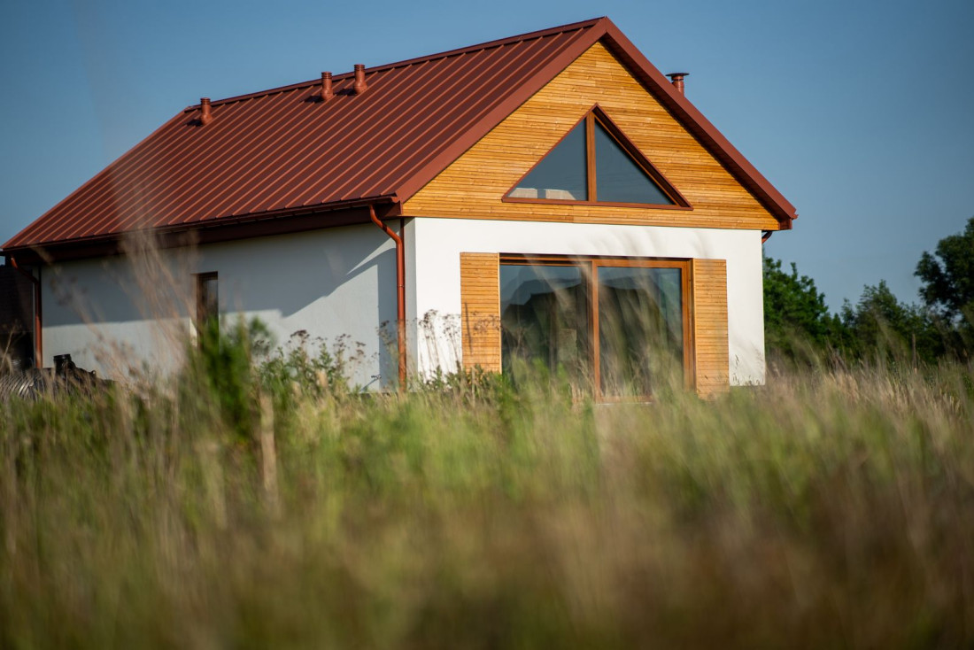 Płaskie pokrycia dachowe i nowoczesne stodoły, czyli połączenie tradycji ze współczesnością