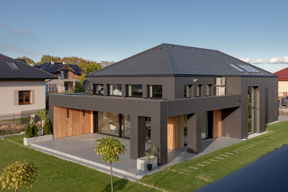 Teviva, dachówka betonowa, marka Braas, kolor grafitowy