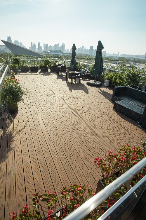 Deski tarasowe Dasso CTECH poddano procesowi impregnacji za pomocą nanotechnologii ceramicznej