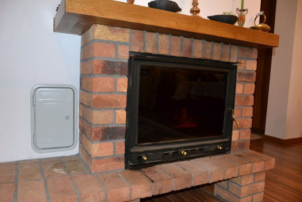 Wkład kominkowy z płaszczem wodnym współpracuje z innym kominem systemowym