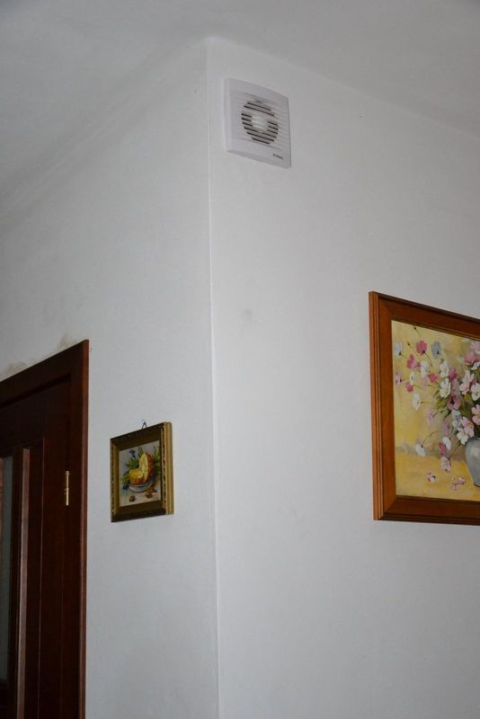 Wlot powietrza do kanału wentylacyjnego w kuchni