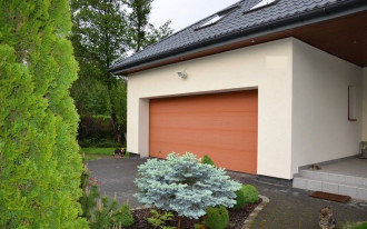 Brama garażowa z napędem - ważna dobra izolacja