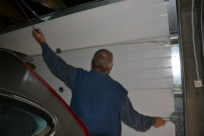 Obsługa ręczna segmentowej bramy garażowej