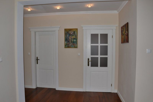 W łazienkach umieszczono szyby całkowicie matowe