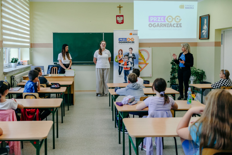 Podczas zajęć uczniowie wspólnie omówią zagadnienia związane z ekonomią i przedsiębiorczością.