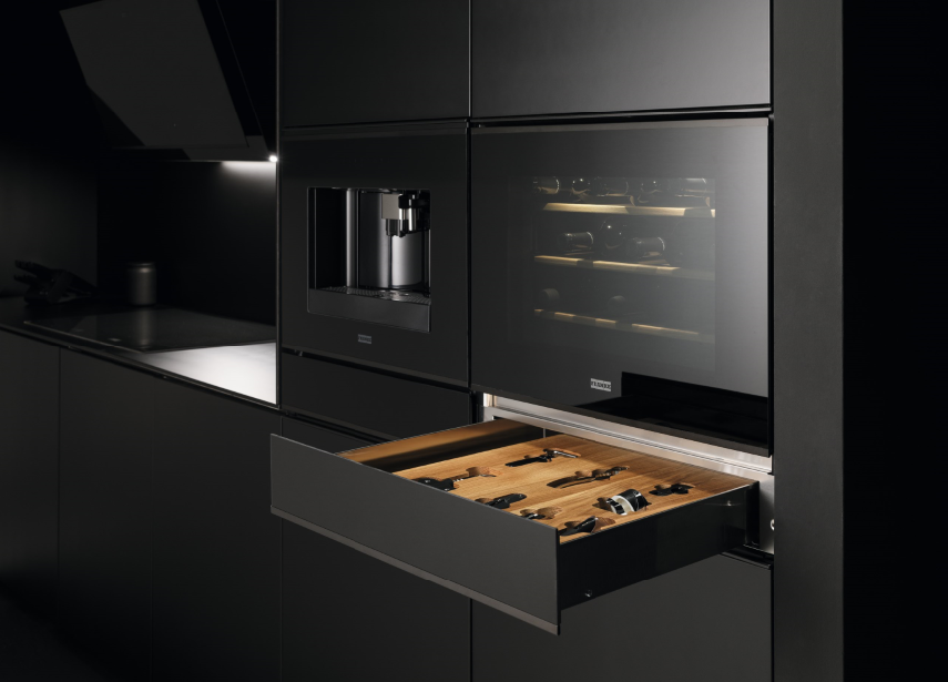 Obok ekspresu może pojawić się chłodziarka do wina