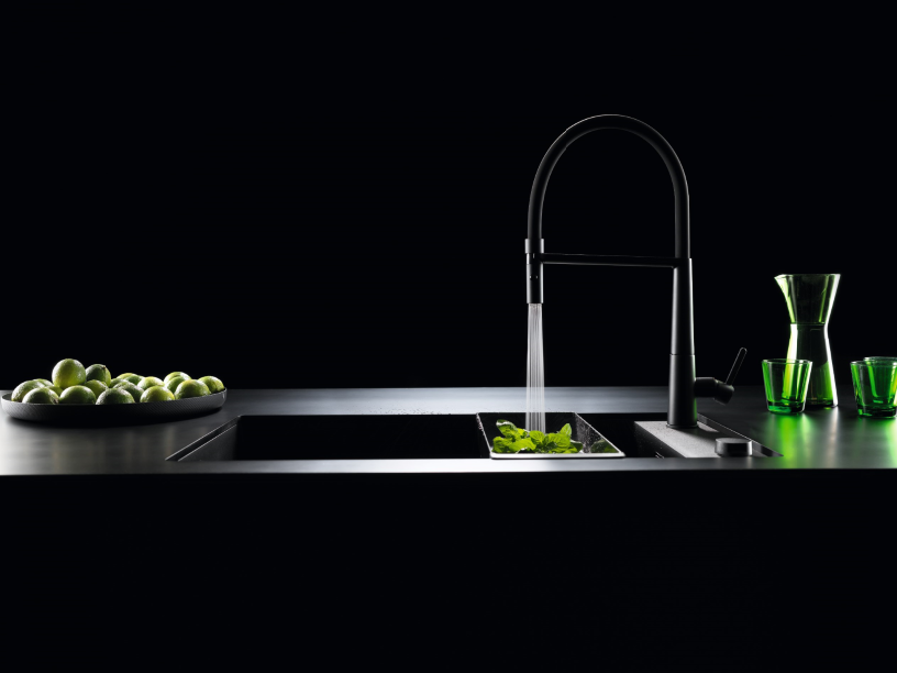 Czarne bateriez serii Icon.