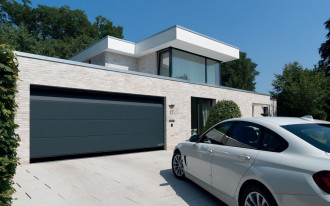 O czym należy pamiętać podczas zakupu i montażu bramy garażowej?