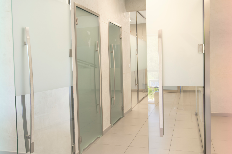 Szkło WALA we wnętrzach biurowca