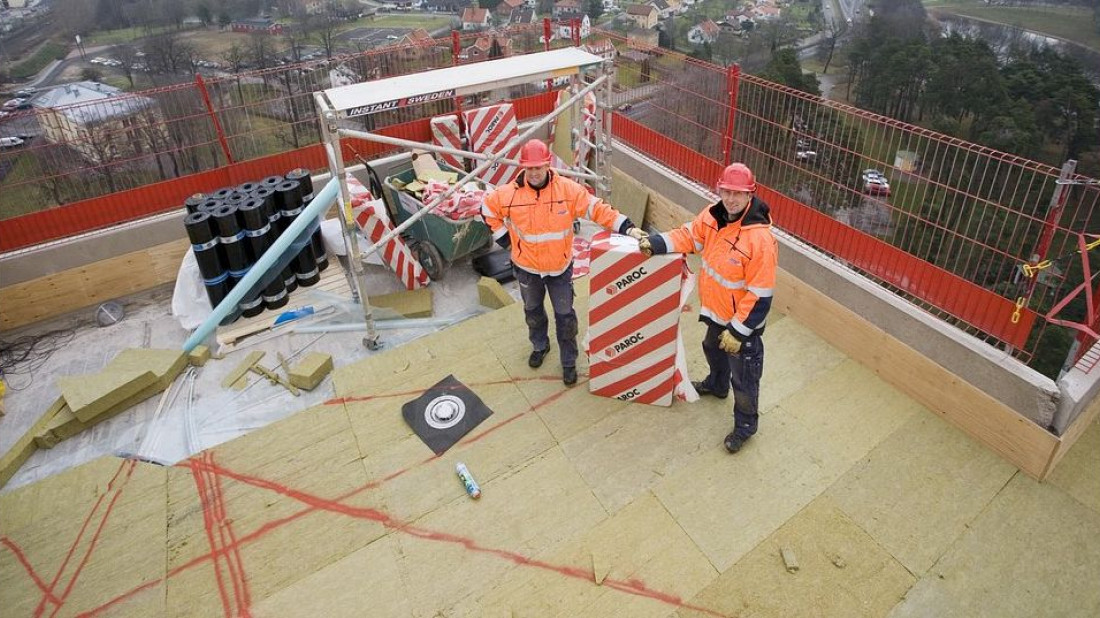 Rodzaj i gęstość izolacji termicznej dachów obciążonych instalacjami fotowoltaicznymi