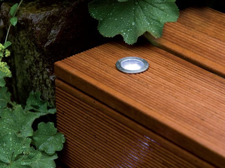 Różnego typu oprawy przeznaczone do montażu w nawierzchniach ogrodowych