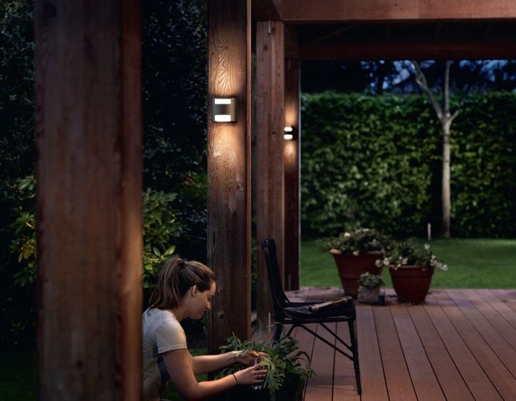 Oświetlenie tarasu lampami ściennymi
