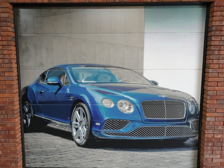 Druk cyfrowy - dzięki specjalnej technologi druku istnieje możliwość naniesienia własnej grafiki na płaszcz bramy