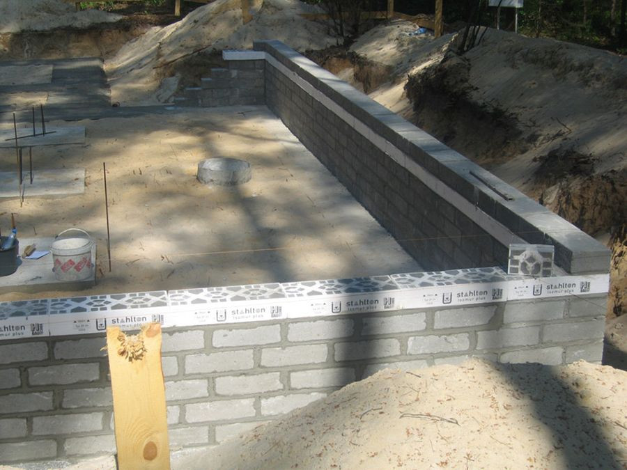Fundament z bloczkami izolacyjnymi Isomur ® Plus (fot. Stahlton)
