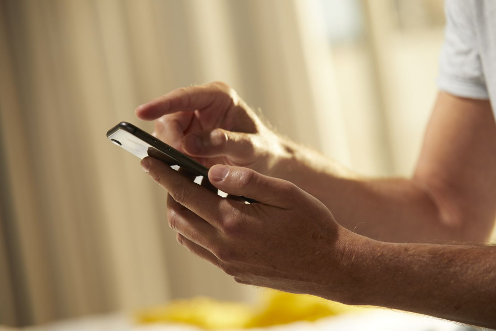 Zautomatyzowanymi zasłonami i oświetleniem można sterować za pomocą smartfona