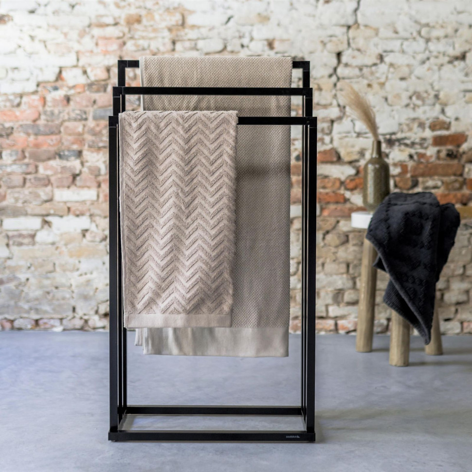 Trójramienny wieszak na ręczniki serii Tube marki Sealskin