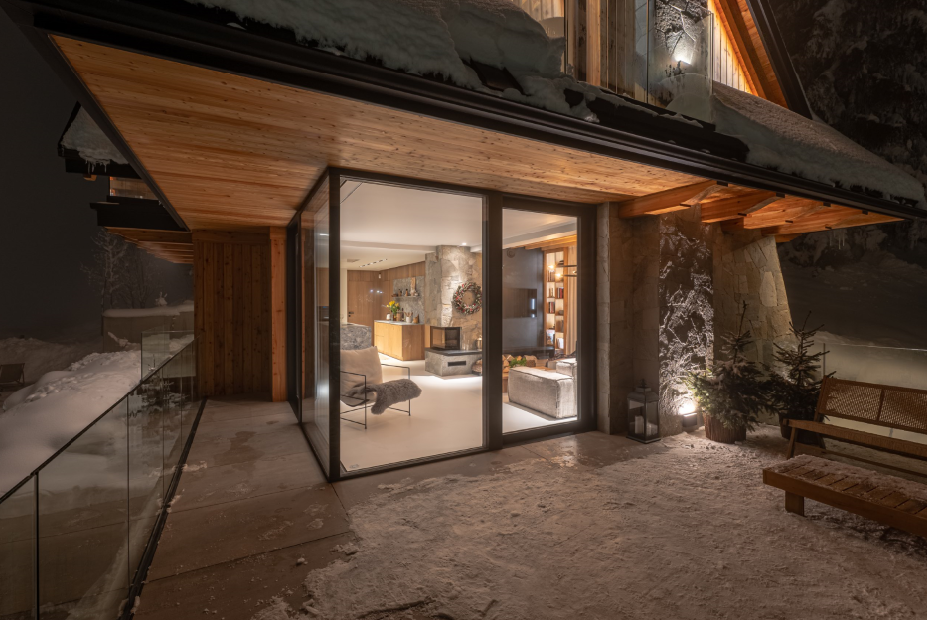 Kościelisko, Salamandra Chalet, projekt Domy Drewniane Drewnex, użyte systemy Aluprof - drzwi balkonowe MB-77HS, fasada MB-SR50N, okna MB-86