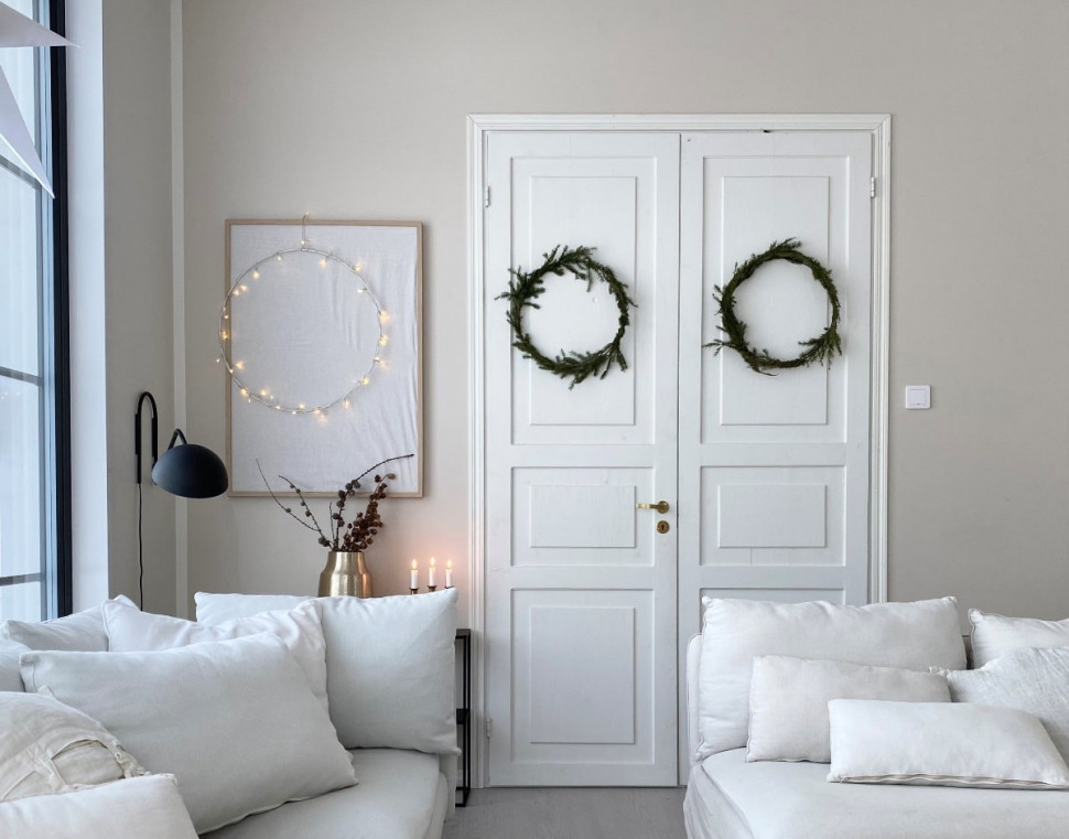 Ozdoby z żywego świerku urodziwie dekorują dom na święta