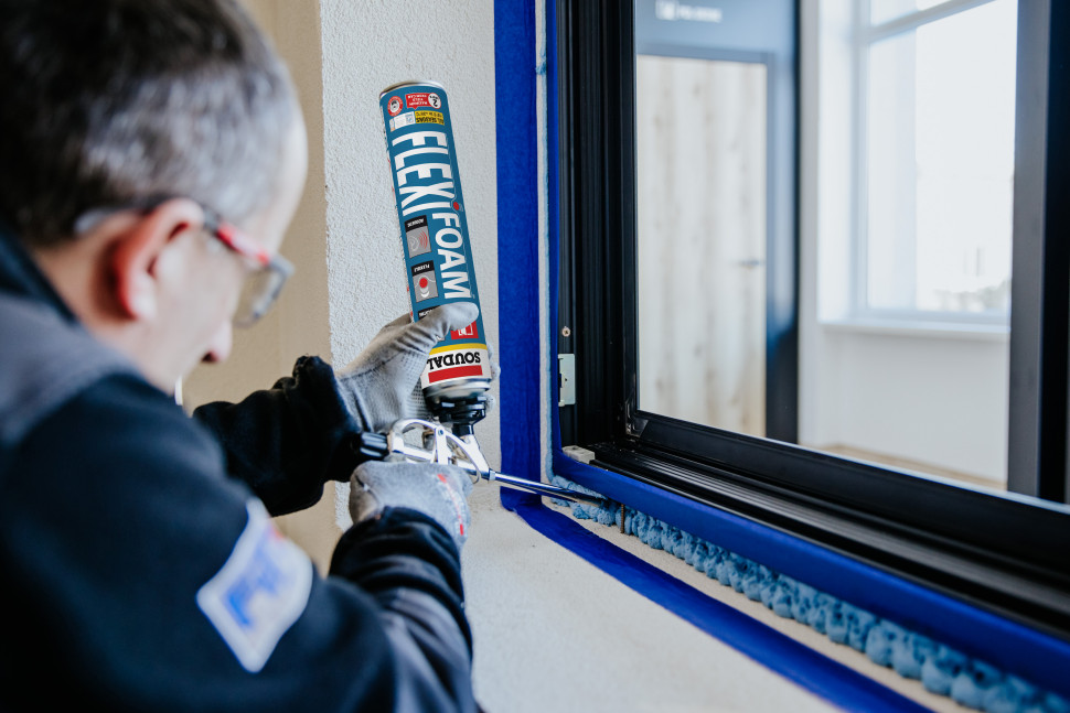 W SWS funkcję izolatora termicznego pełni wysokiej jakości pianka poliuretanowa SOUDAL FLEXI FOAM