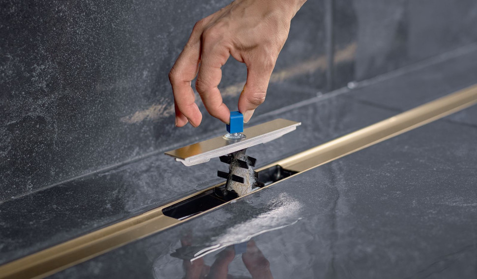 Rynienkę należy systematycznie czyścić z włosów i resztek mydła