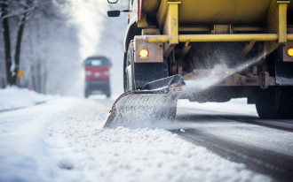 Czy sól drogowa niszczy beton?