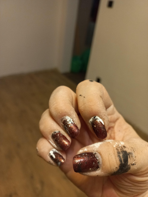 Paznokcie robola - tak Dagmara opisała swoje dłonie