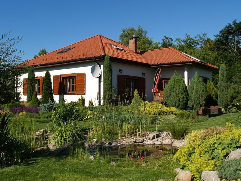 Okiennice z drewna meranti