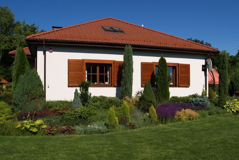 Domy z okiennicami mają swój styl