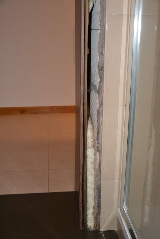 Drzwi w łazience - wadliwy montaż