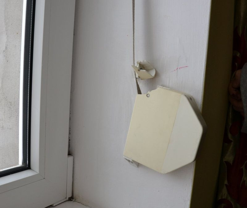 Kaseta zwijacza oraz mechanizm uchylny wyłamują się nawet przy delikatnej obsłudze