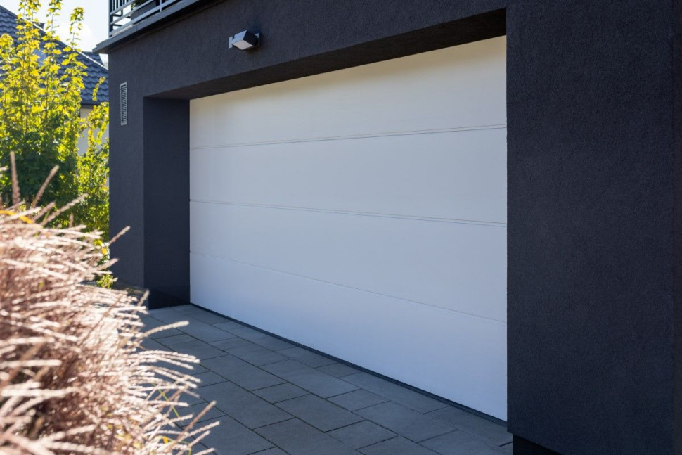 O energooszczędności bramy garażowej świadczą nie tylko jej właściwości, ale też prawidłowy montaż