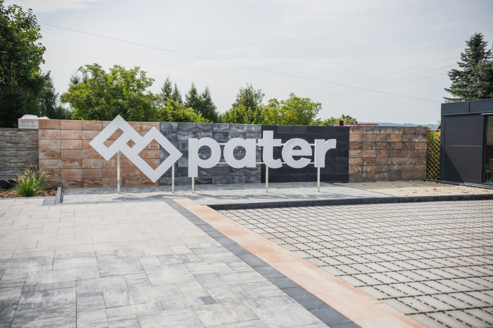 PATER to rodzinna firma, która powstała w trosce o właśnie rodzinną przestrzeń