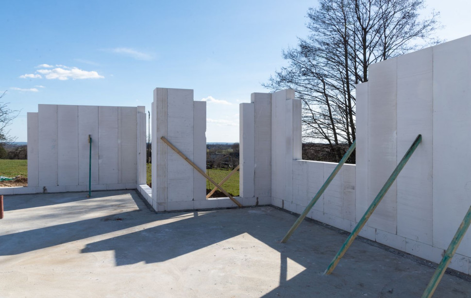 Jednowarstwowe ściany wniesione z paneli ściennych Ytong Panel SWE i SWE Ultra+ spełniają wymagania WT2021